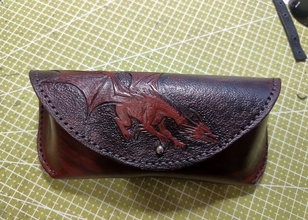 Футляр для окулярів із натуральної шкіри з тисненням ручної роботи