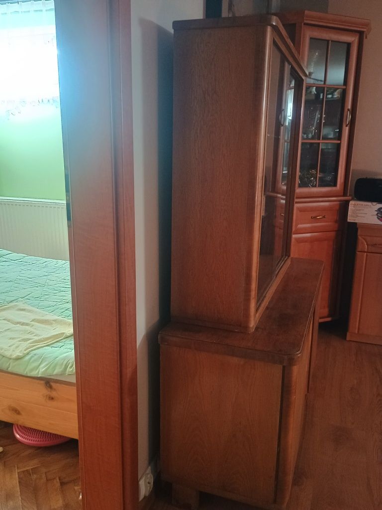 Sprzedam kredens z czasów PRL-u do odnowienia