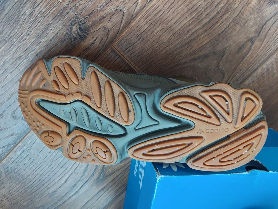 Кроссовки Adidas OZWEEGO