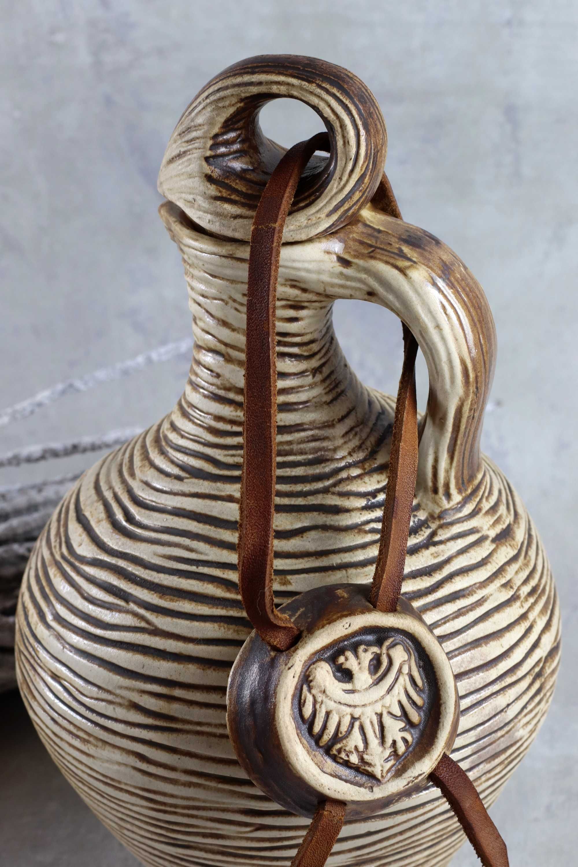 Brązowy ceramiczny gąsiorek Elcer Bytom karafka butla ceramika prl