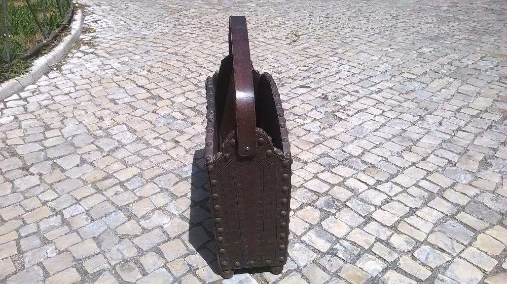 Suporte para Jornais, Revistas, etc. Em Couro (Cabedal). Antigo. Lindo
