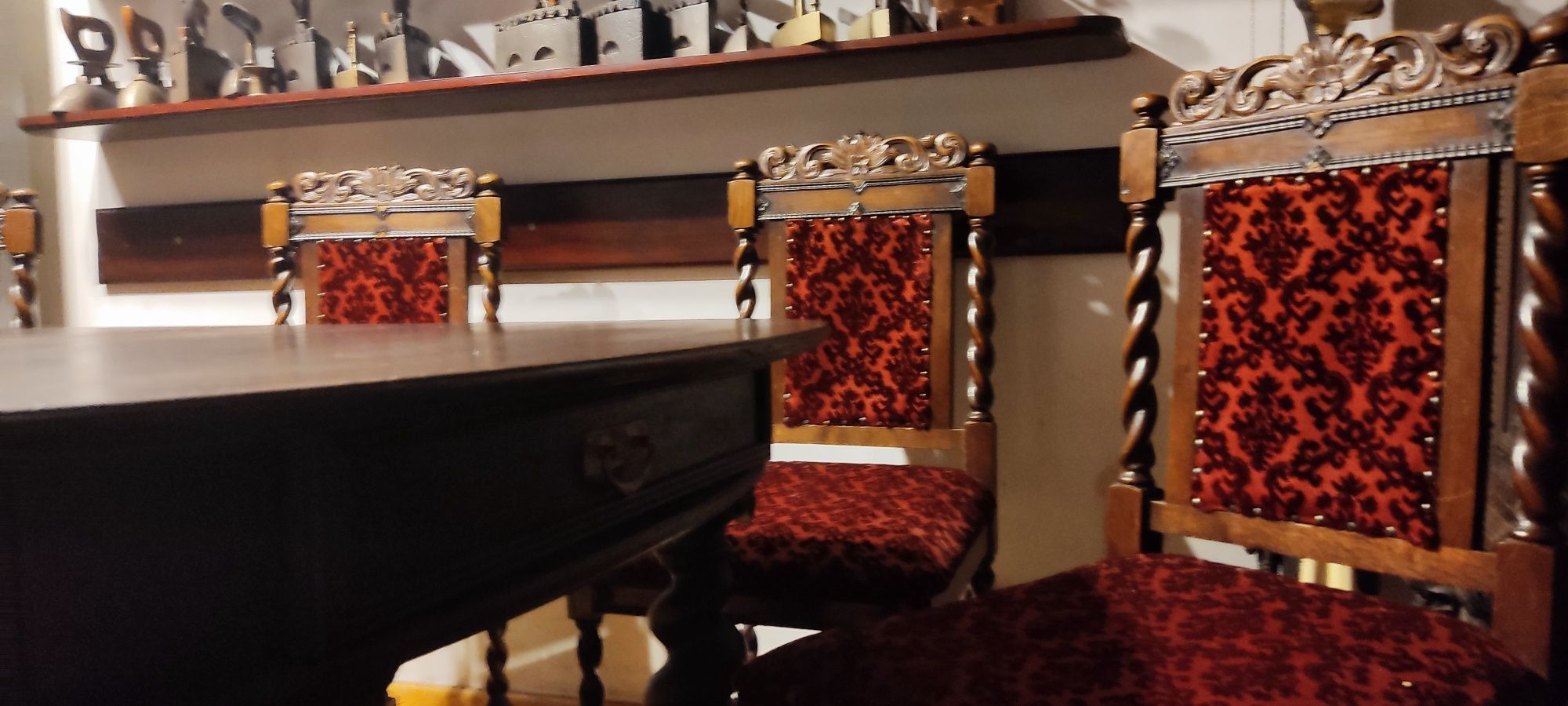 Antyczny stół i cztery krzesła w stylu barokowym. Promocja!