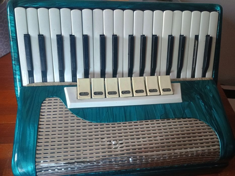 Akordenon Wiktoria ll korpus strona melodyczna