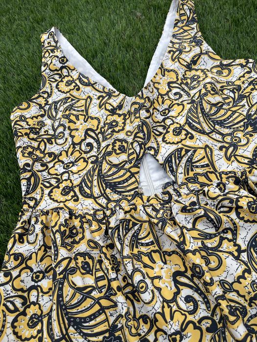 Vestido amarelo estampado