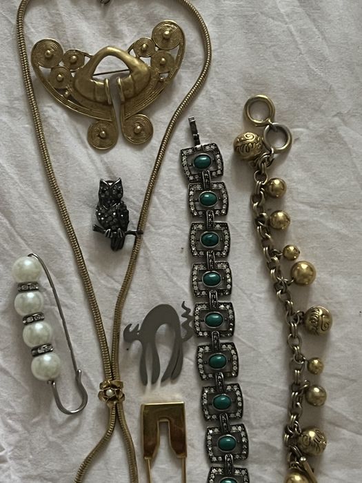 Продаю броши и браслеты