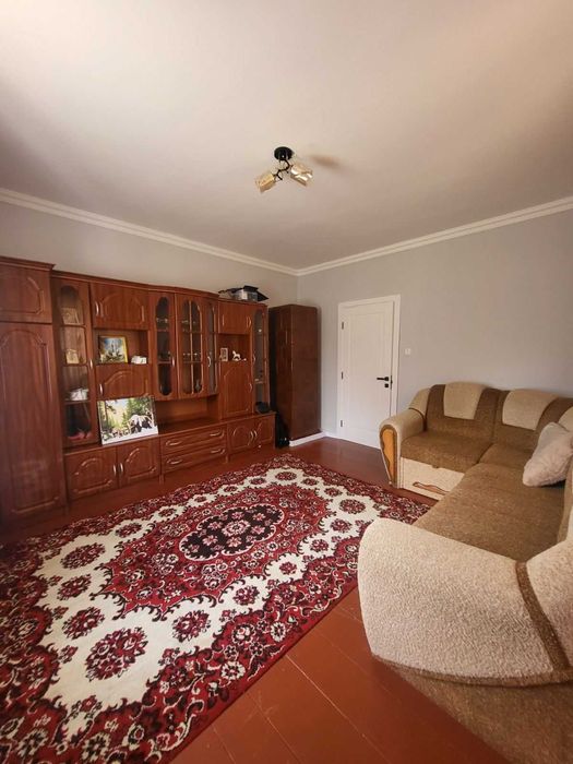 Продаж гарного будинку з земельною ділянкою в центрі Яремче!