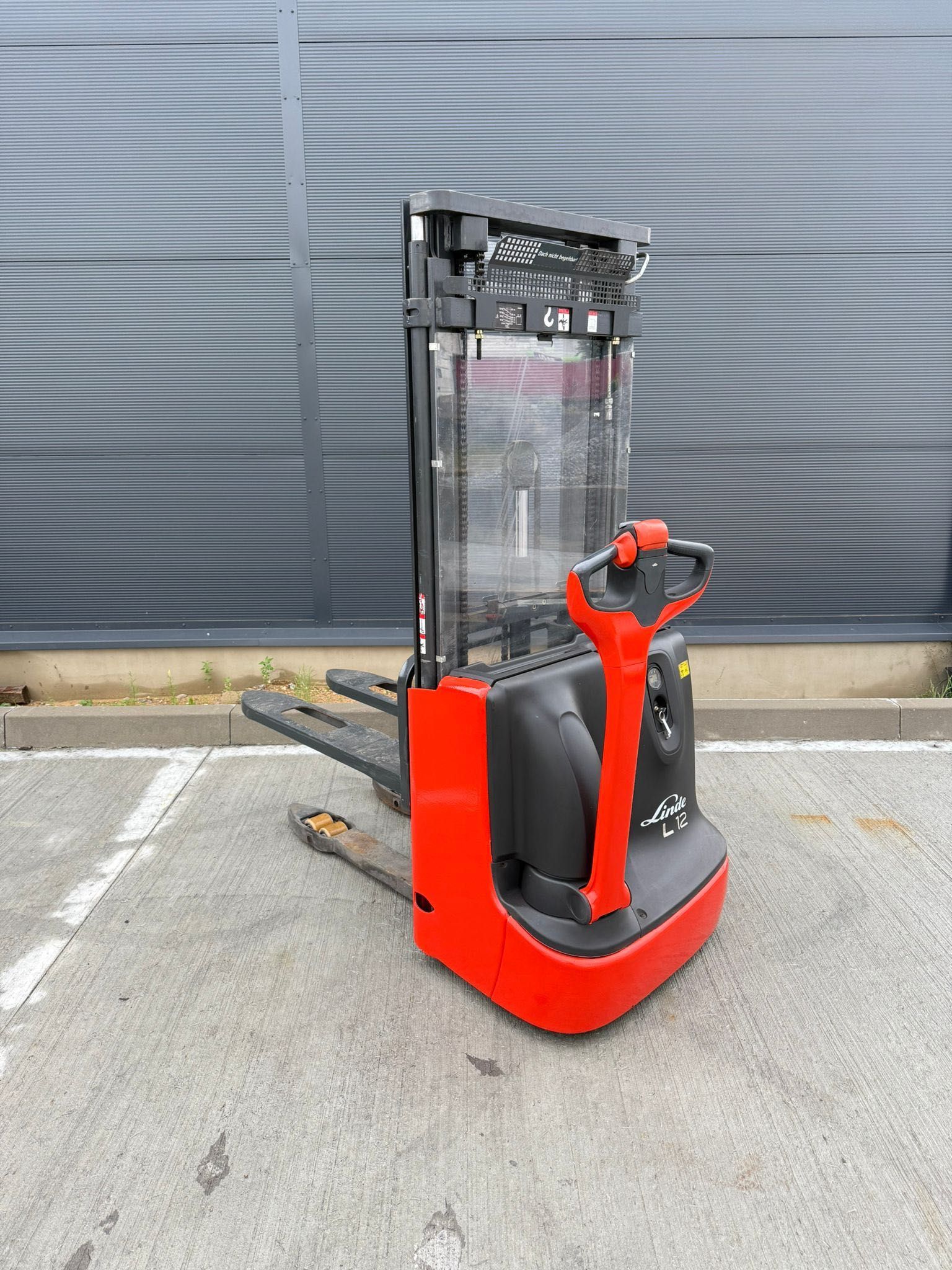 Linde L12 triplex 4,5m wolny skok wózek paletowy z masztem