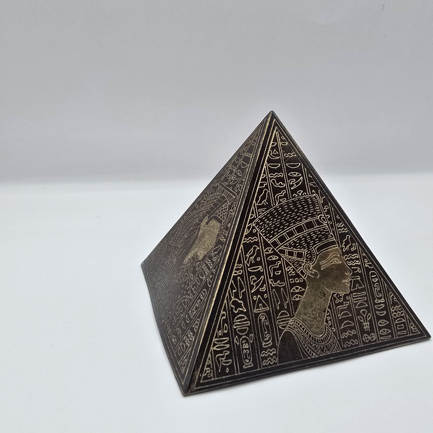 Egipska pamiątka – piramida z hieroglifami, 6cm, tanio, kolekcja