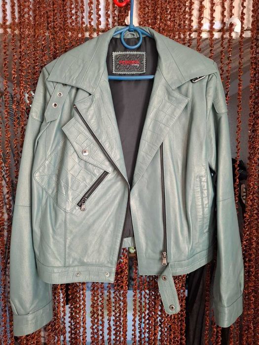 Продам кожаную новую куртку