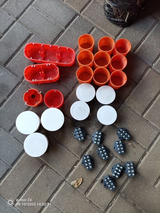 Puszki elektryczne podtynkowe i do karton gipsu.