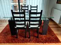 Mesa jantar cadeiras e tapete