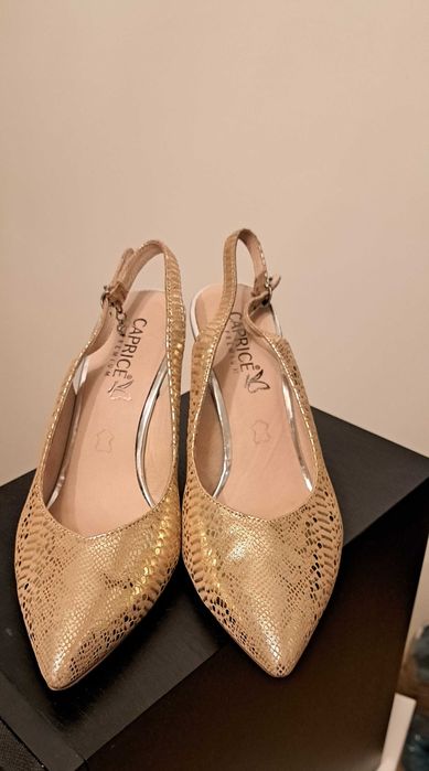 Złote czółenka ze skóry, wygodne i niezwykle eleganckie