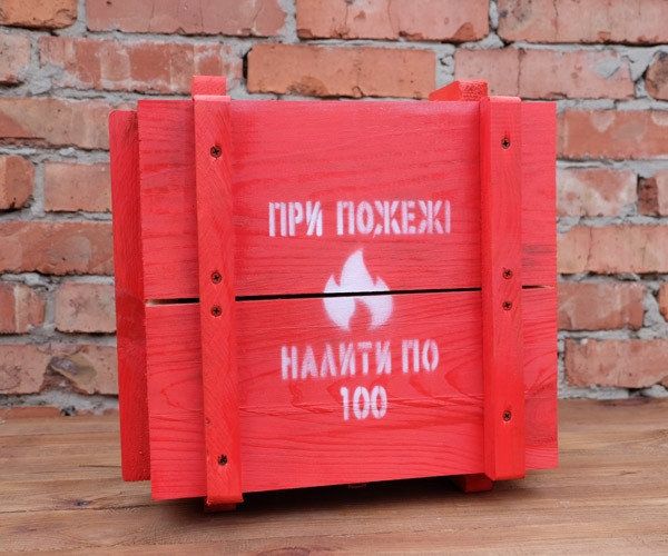 Подарочный набор службы МЧС, огнетушитель в деревянном ящике с рюмками