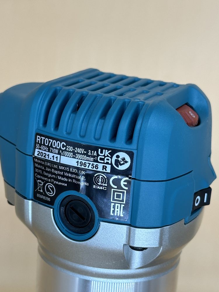 Кромочный фрезер Makita RT0700 C