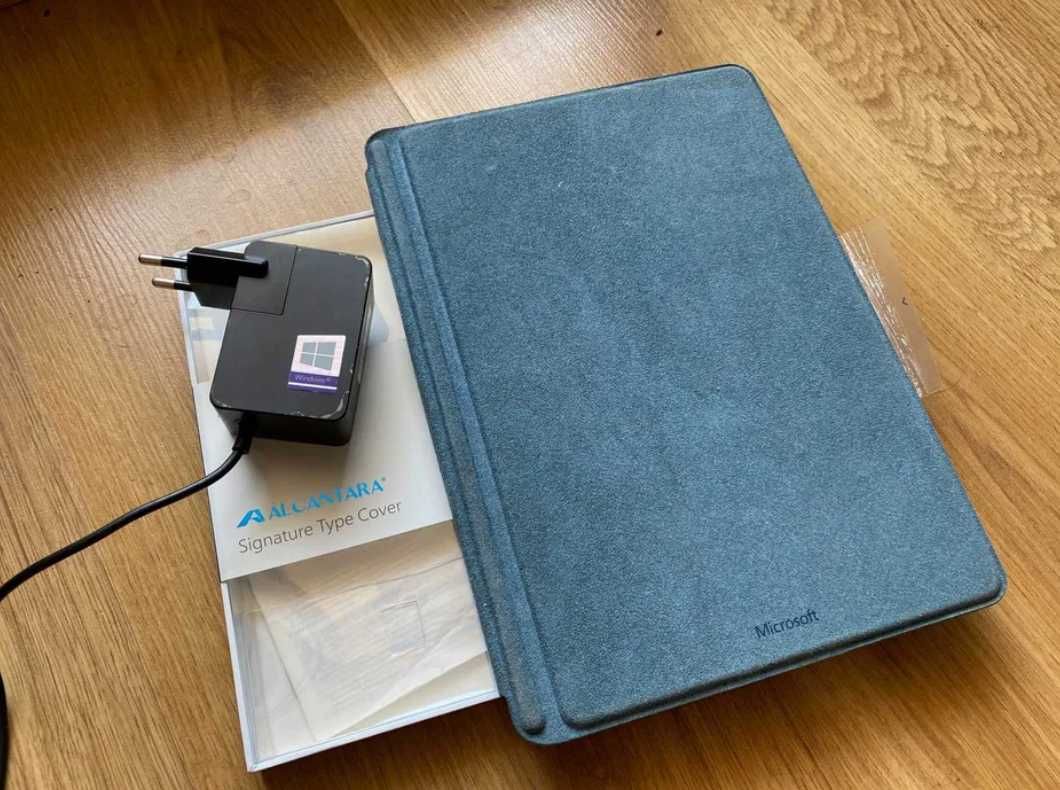Surface Go 2 MICROSOFT M3-8100Y TABLET/LAPTOP 2w1 ETUI Signature 2021