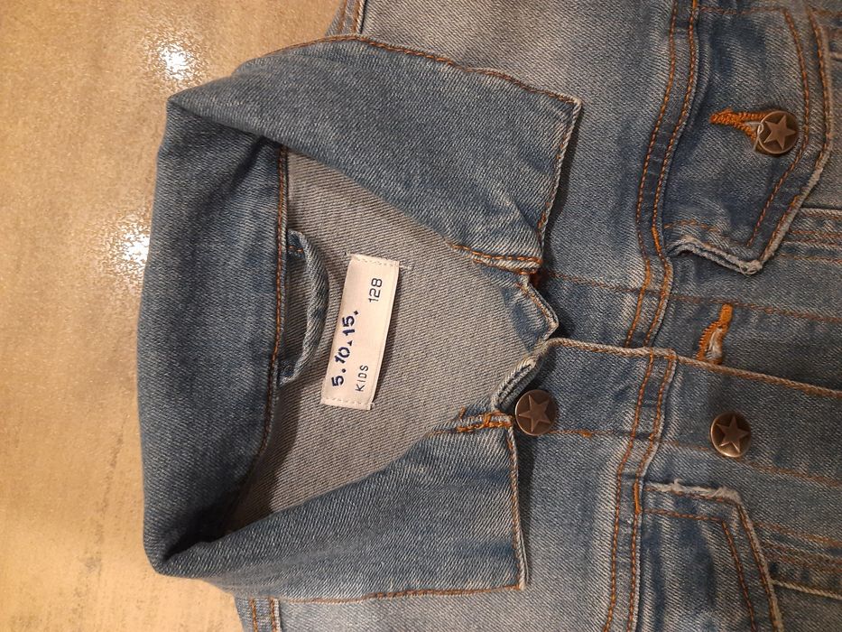 Kurtka jeansowa w rozmiarze 128