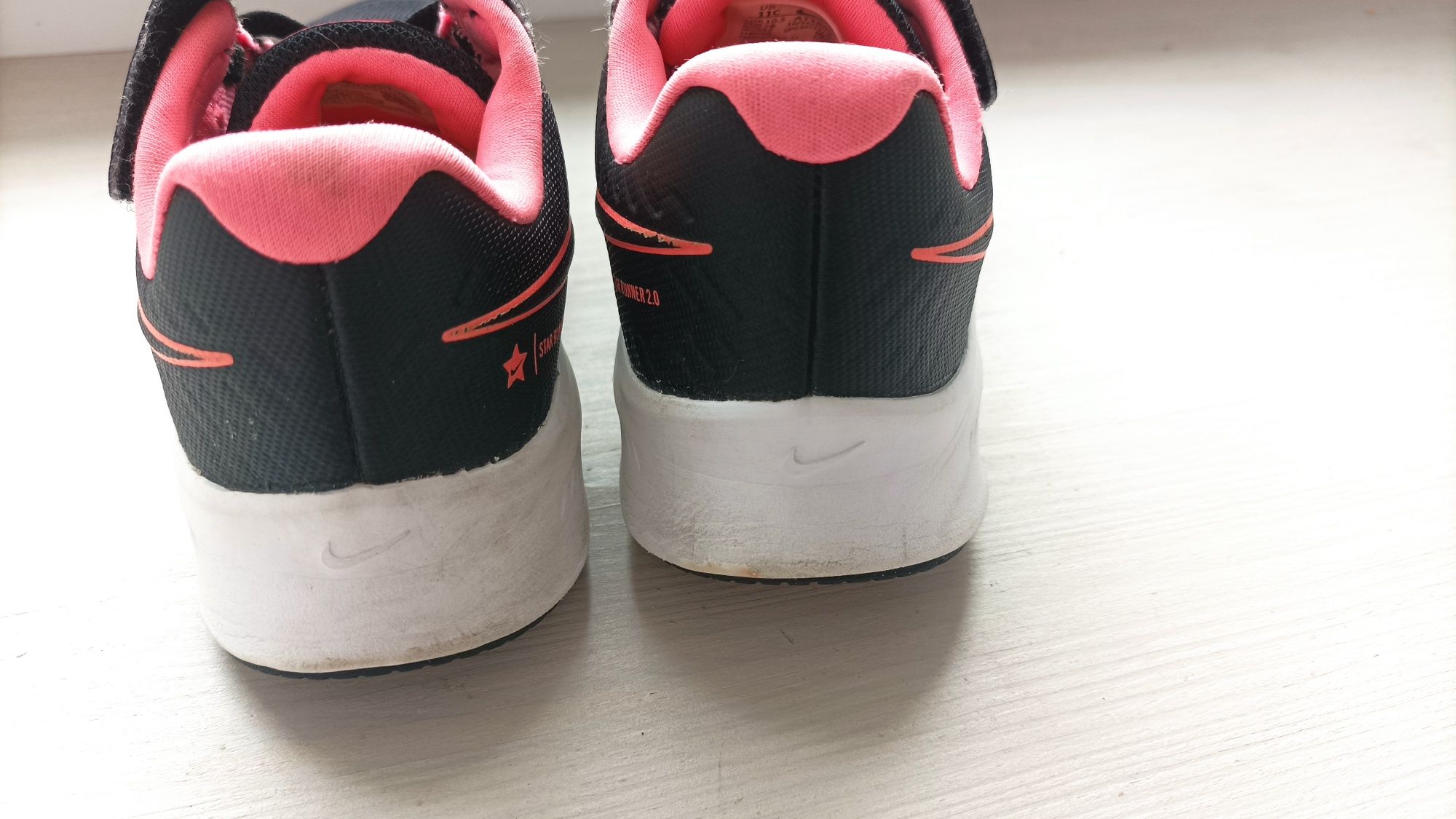 Buty sportowe Nike dla dziewczynki r.28