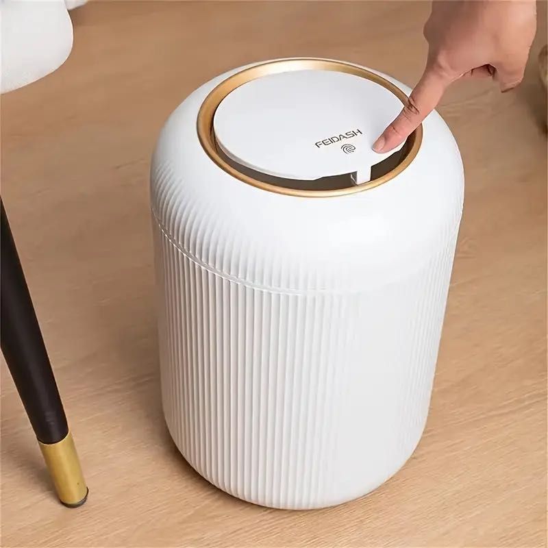 Stylowy pojemnik na śmieci o pojemności 9,5L. Otwierany na przycisk