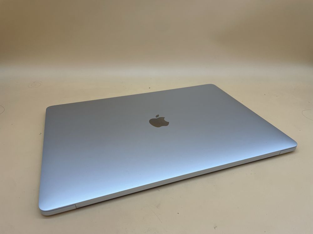 Macbook pro 15.4 2018 512ssd