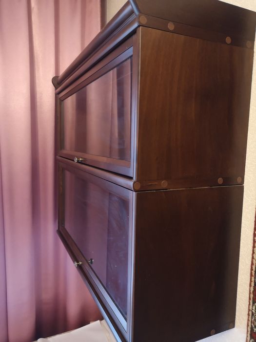 Ексклюзивна книжна полиця