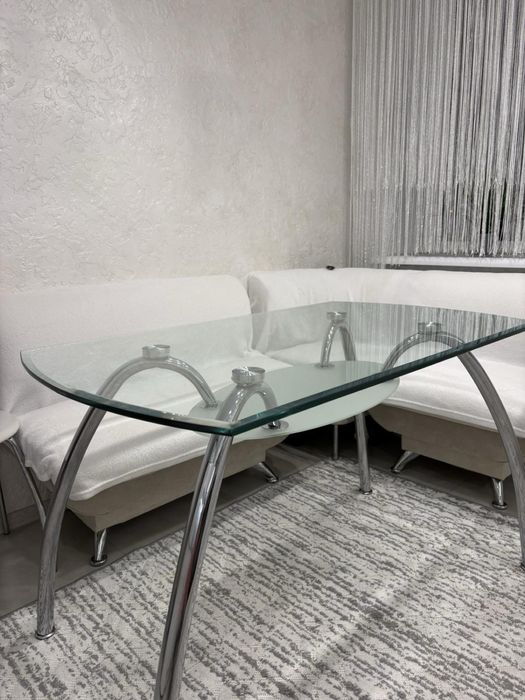 Продам скляний стіл