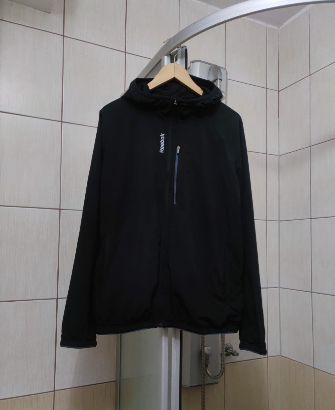 bluza męska M Reebok classics czarna ciemna  sweter hoodie kangurka sp