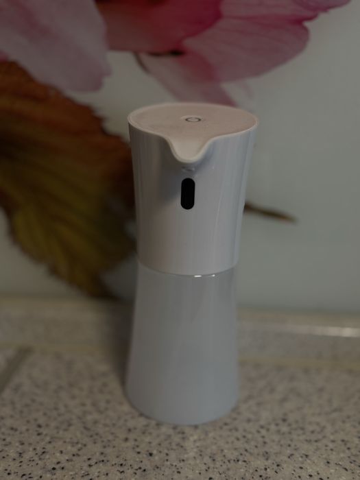 Сенсорний дозатор для мила