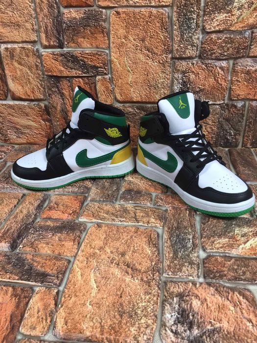 Взуття дитяче  кросівки дитячі хаїтопи  NIKE JORDAN