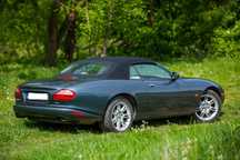 Jaguar XK8 Jaguar XK8 to luksusowy sportowy kabriolet