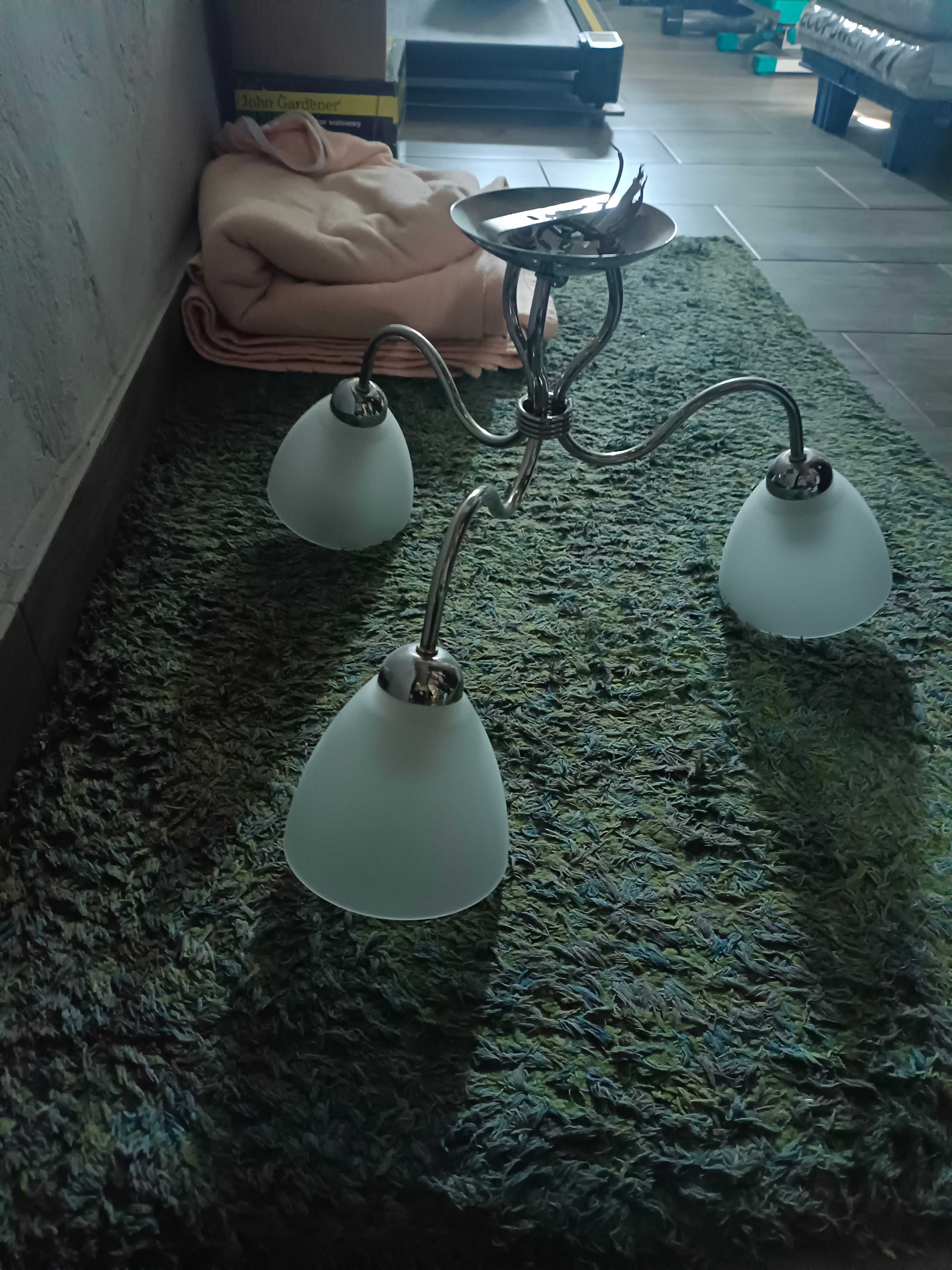 Lampa wisząca z dwoma kinkietami