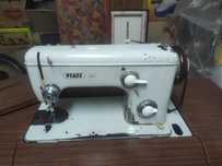 Máquina de Costura PFAFF com Mesa