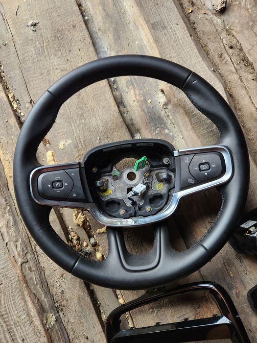 Volvo XC40 2024 деталі