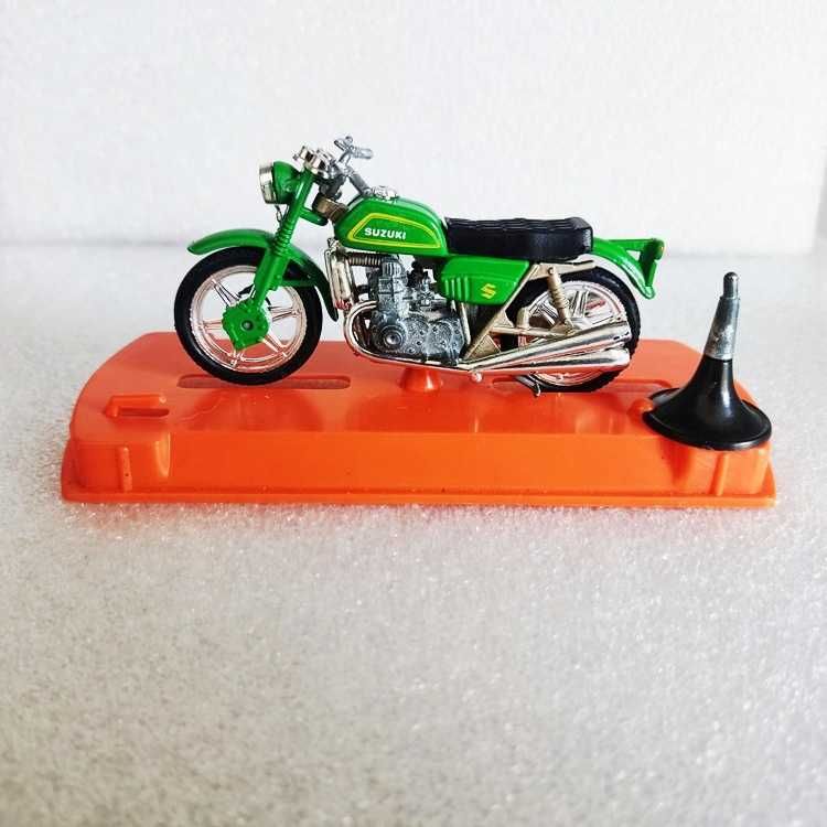 Suzuki GT 750 da Guiloy Escala 1/43