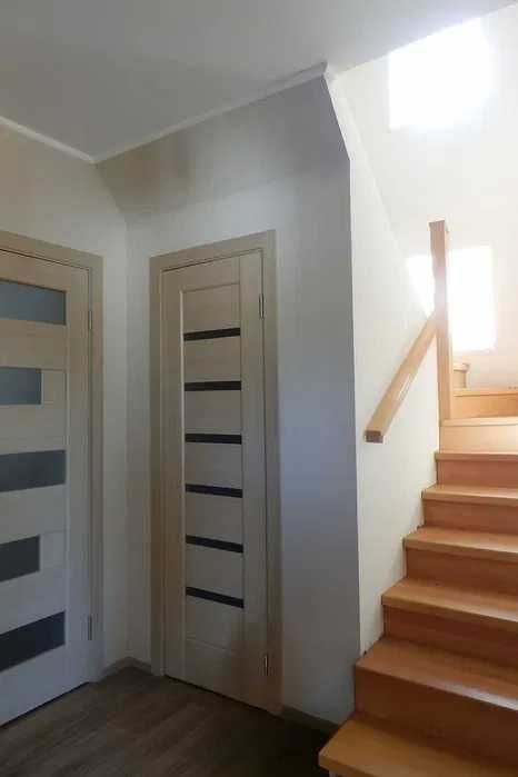 Продам сучасний будинок біля Києва в 10хв від метро Бориспільська. Газ