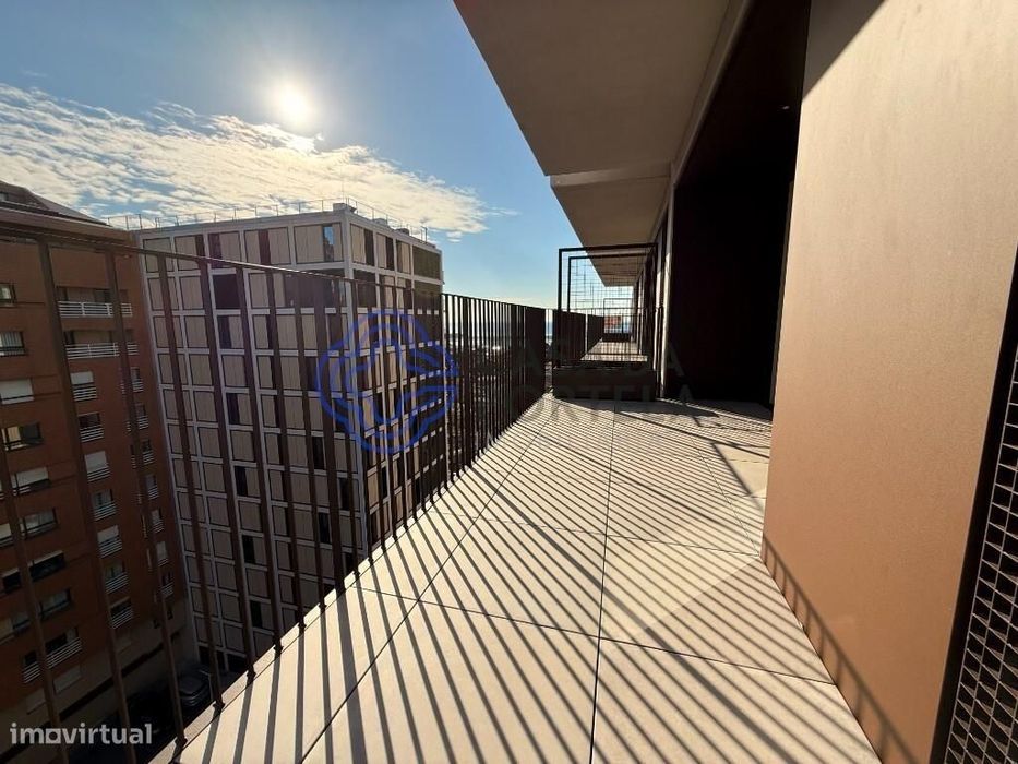 T3, 2casas de banho, suite, varanda, ar condicionado, cozinha mobiliad