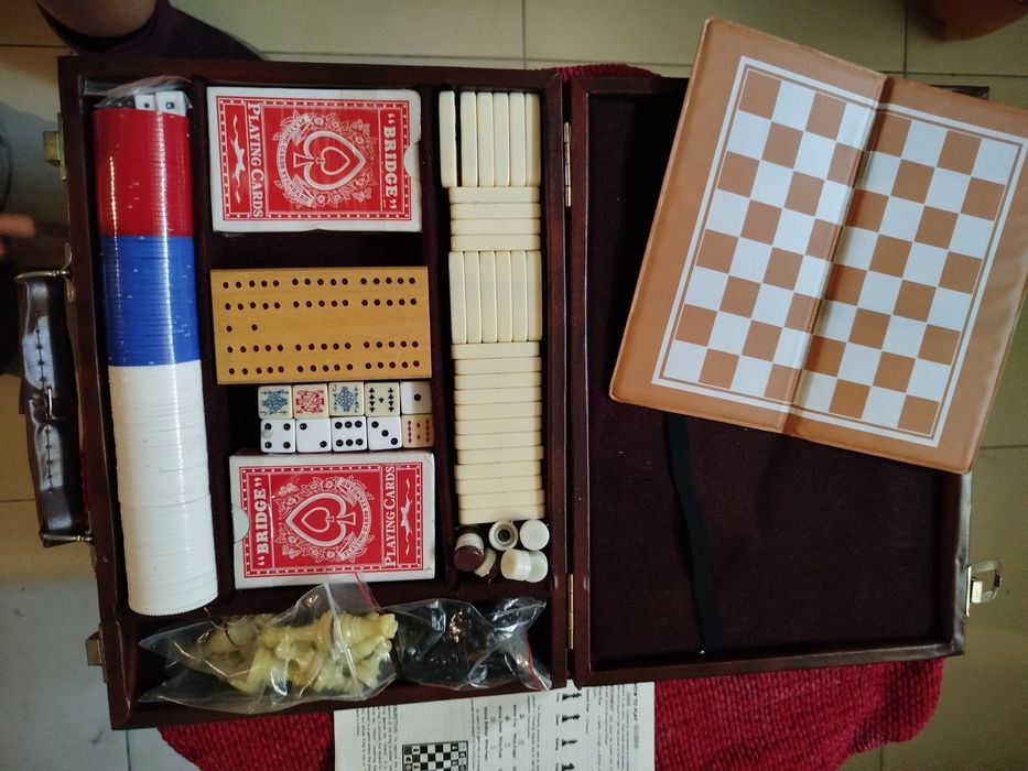 Mala estojo em pele ,jogos em família,viagem