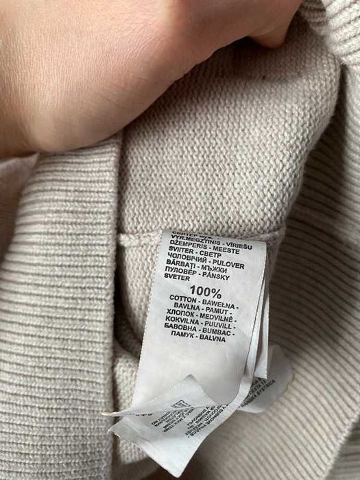 Beżowy sweter z golfem łaty na ramionach Reserved M/38