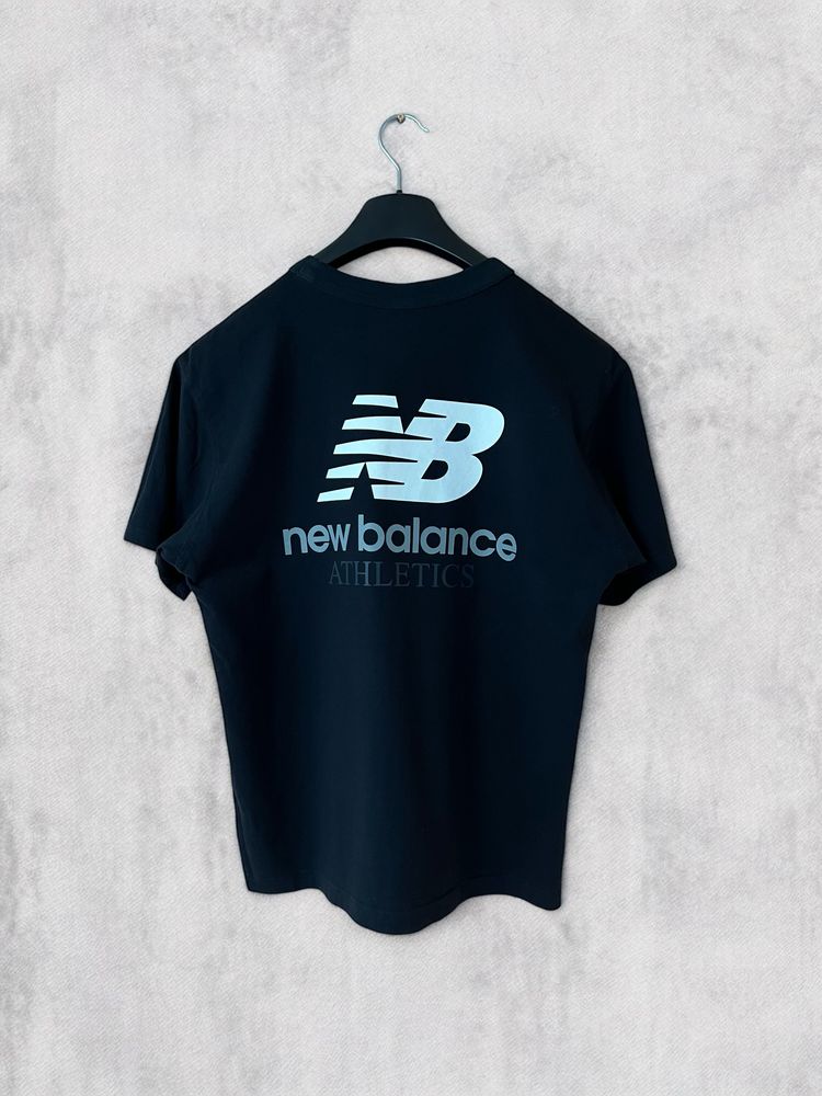 New Balance НА СПИНІ ЛОГО футболка як НОВА розмір М-L логотип