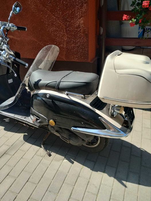 Skuter retro moderna Italy Vespa 50cc
