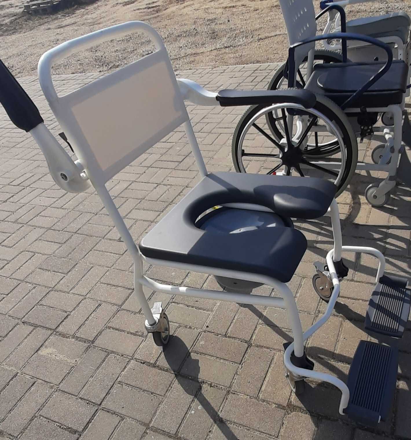 Wózek -Krzesło toaletowe kąpielowe różne rozmiary wybór w dobry stan