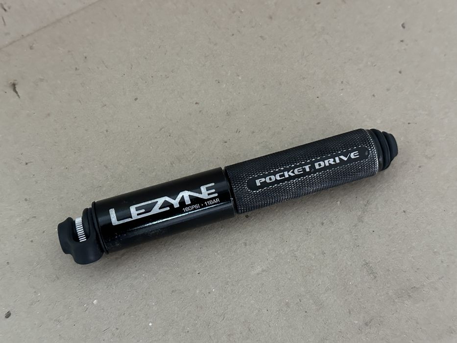 Компактний велосипедний насос Lezyne CNC Pocket Drive