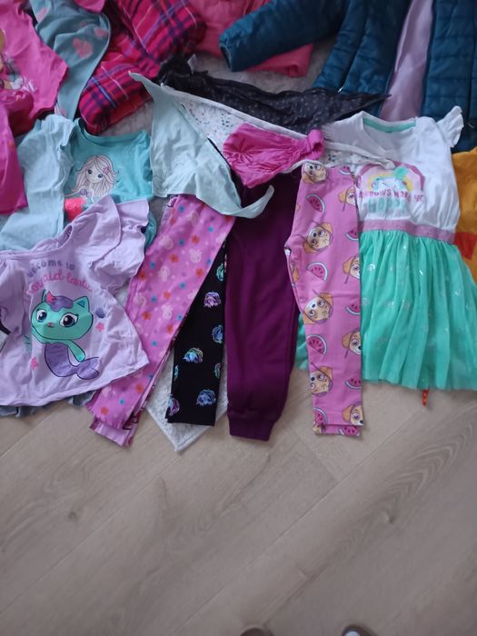 Ubrania dla dziewczynki 110/116