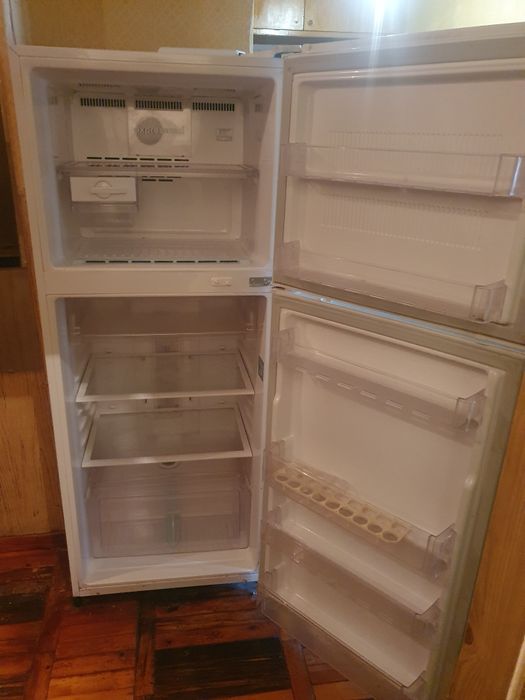 Холодильник LG чудовий стан