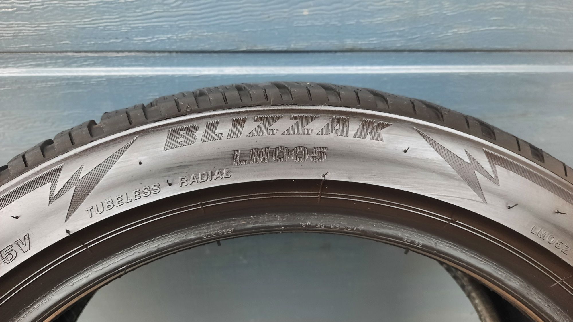 Bridgestone 225/45 R18 Blizzak 7 mm 2021