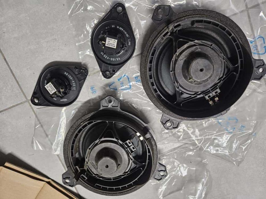 Głośniki Toyota RAV4 2015 Przednie drzwi L i P i podszybie oryginał