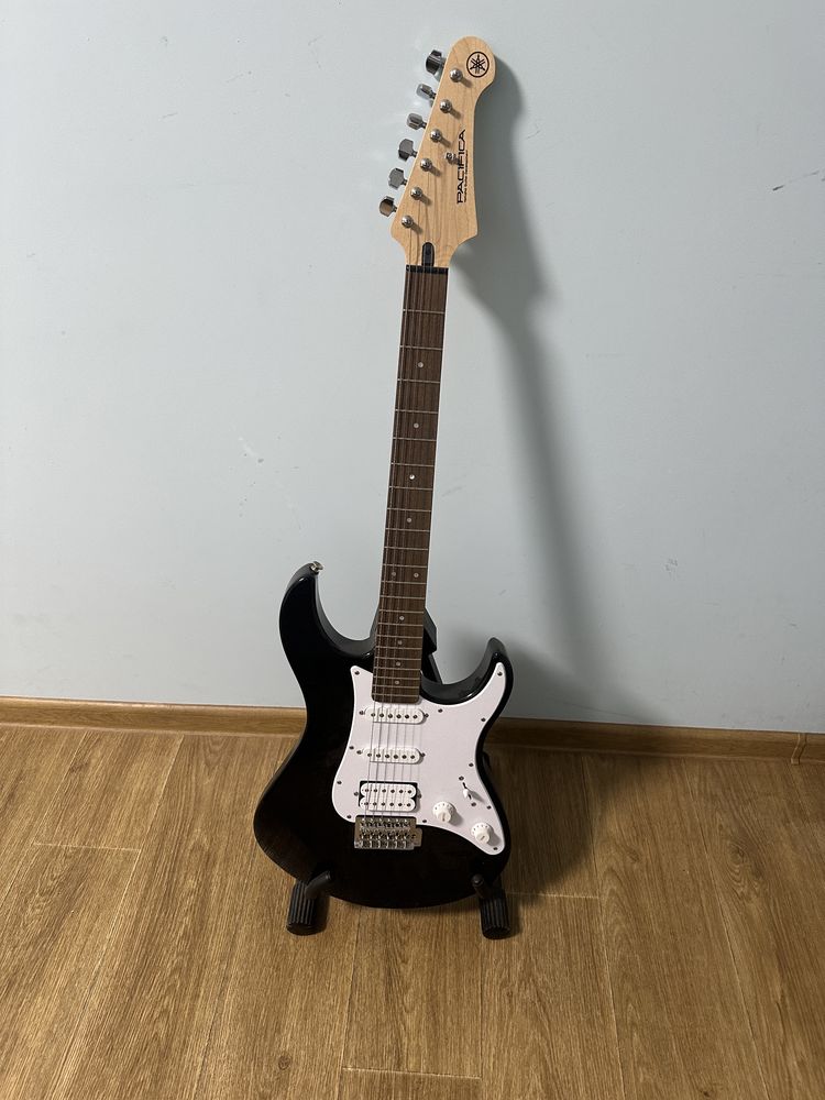 Yamaha Pacifica PAC012 Як нова !