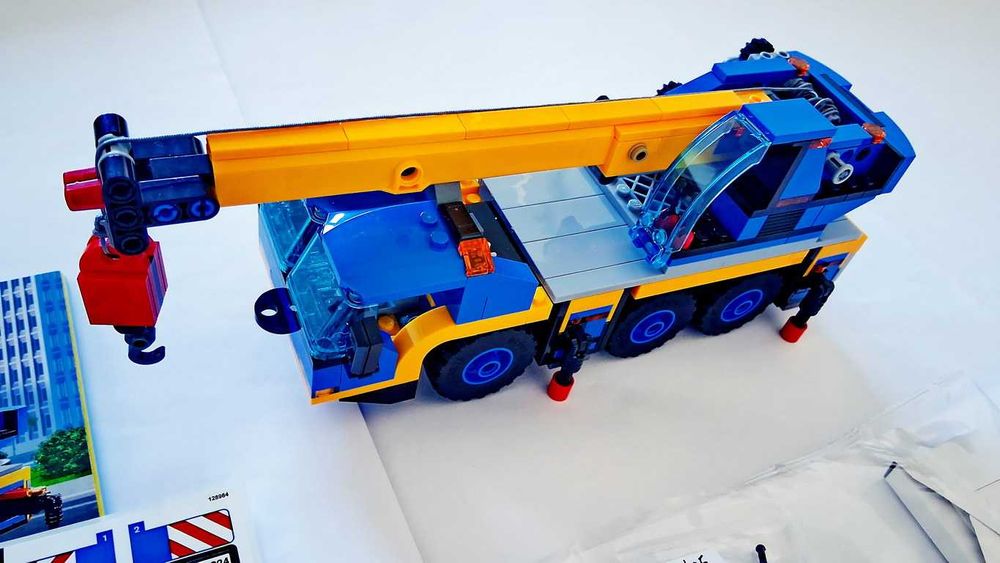 Lego City 60324 Mobile Crane em peças novas semi montado