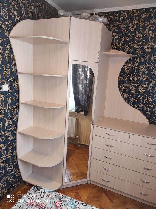 Стінка у будинок