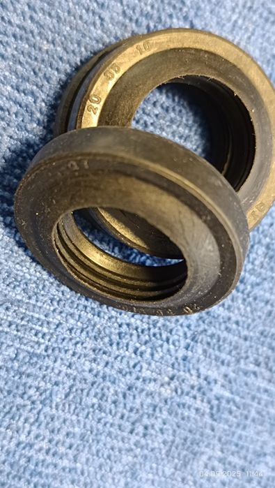 Сальник переднього колеса Honda Lead af48