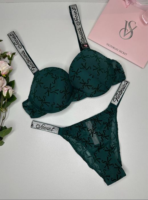 Розпродаж нових комплектів білизни Victoria’s Secret